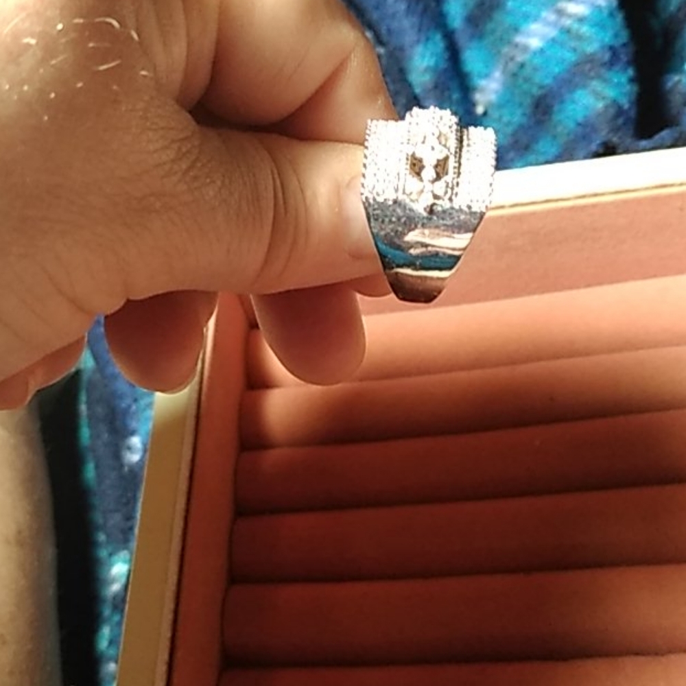 Ring - Picture 3 of 4